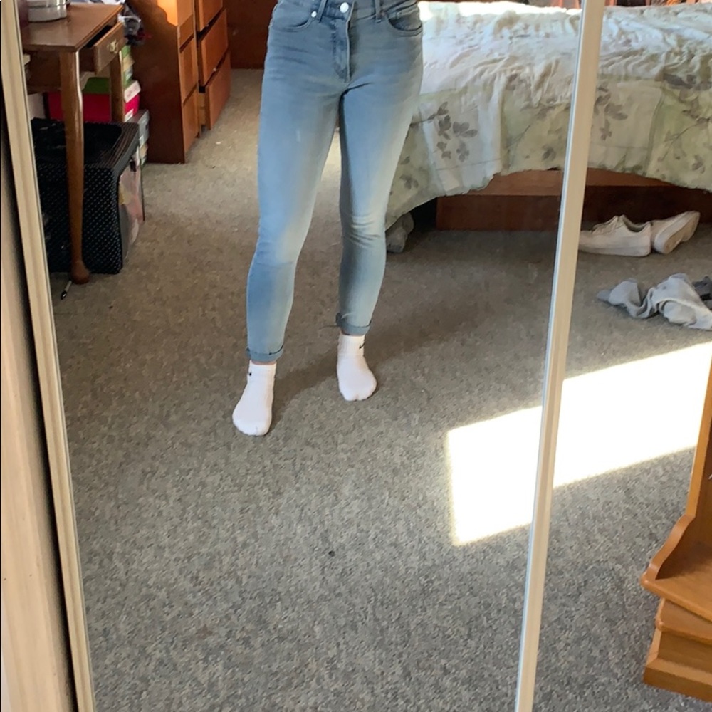 Express light wash denim jeans